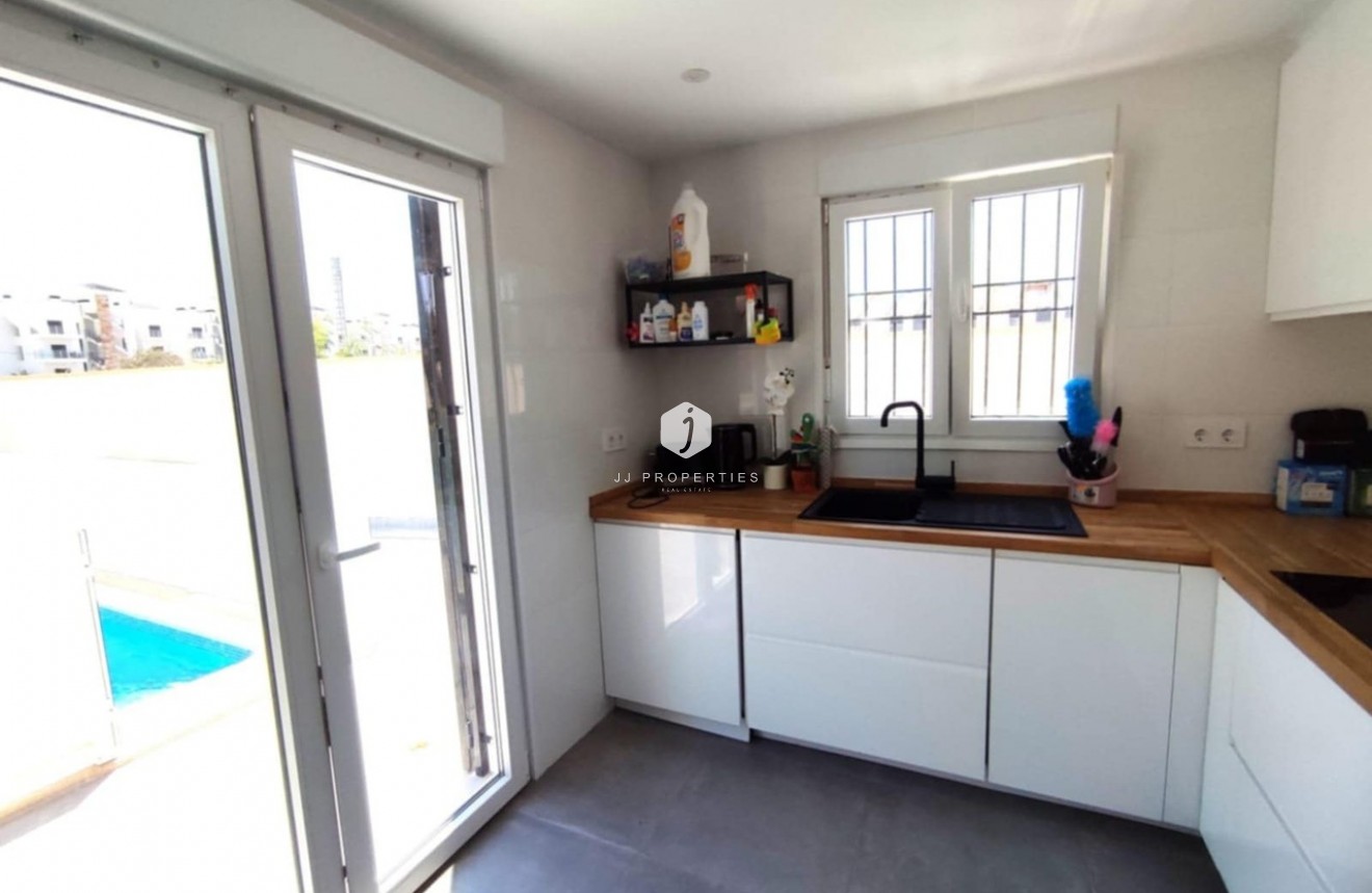 Segunda mano - Chalet -
Playa Flamenca - Costa Blanca