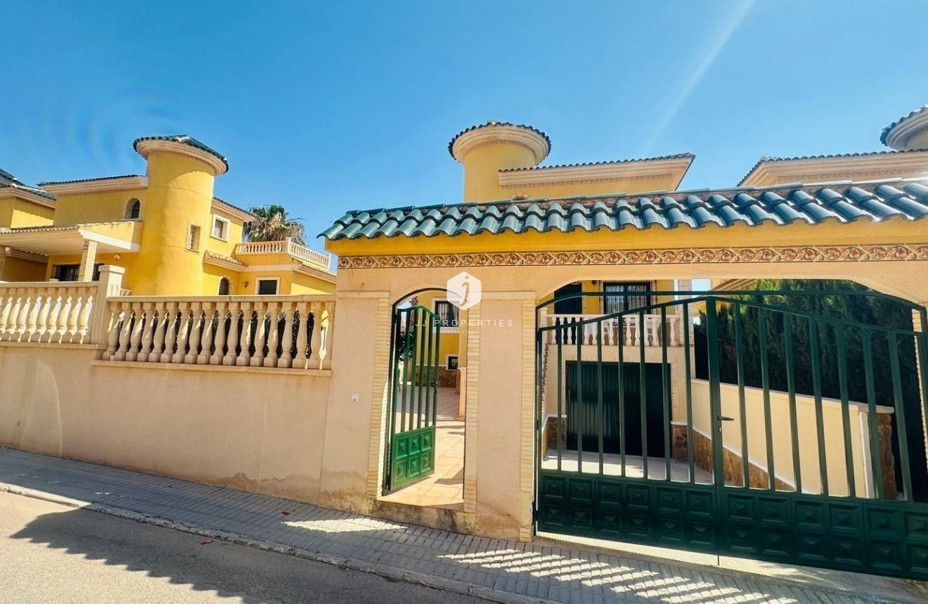 D'occasion - Villa -
Orihuela Costa - PAU 8