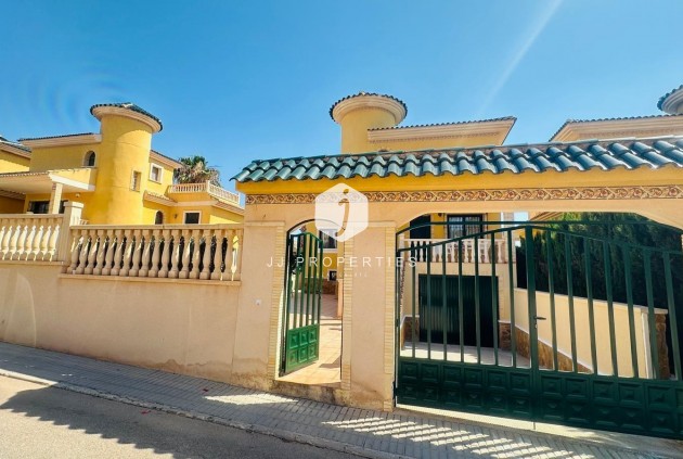 D'occasion - Villa -
Orihuela Costa - PAU 8