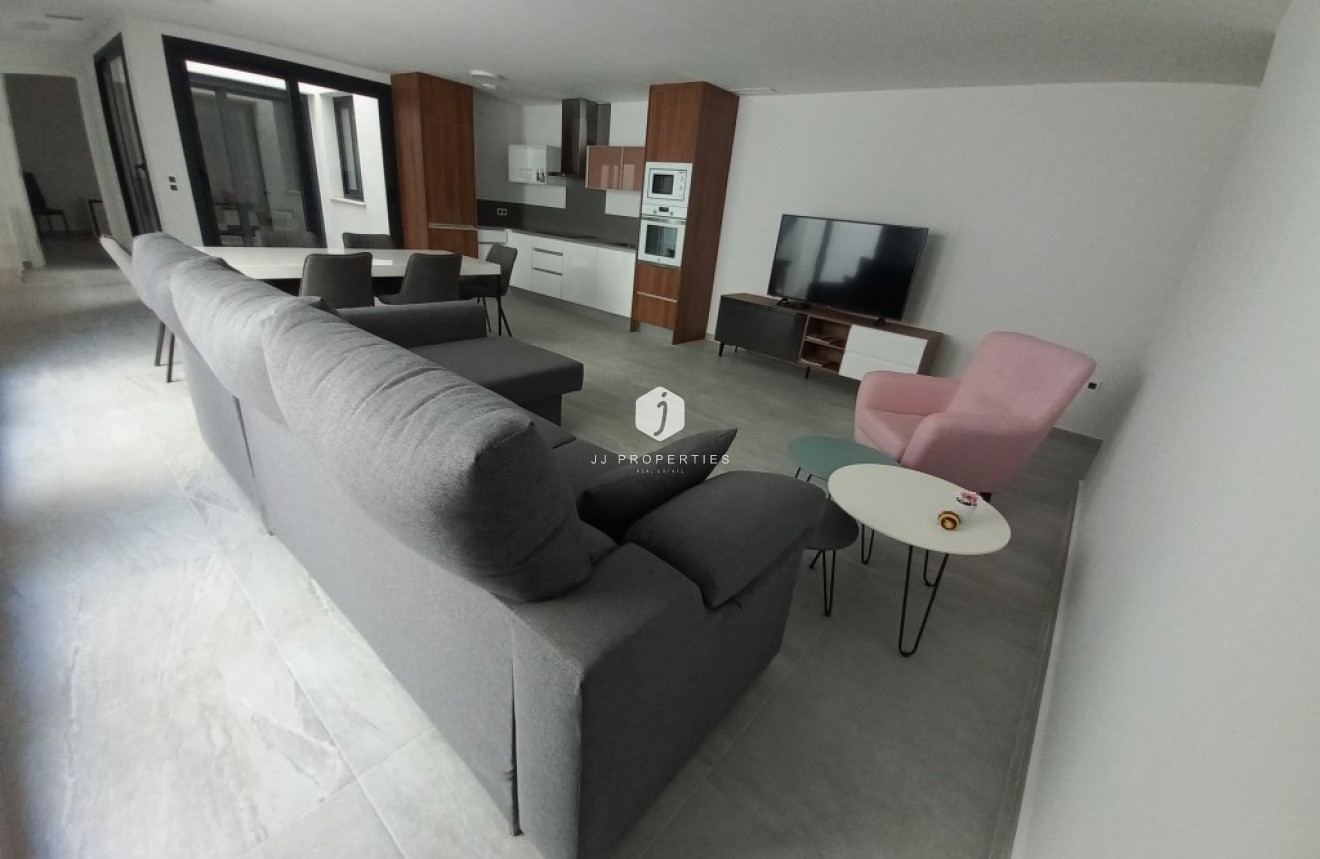 Aus zweiter Hand - Villa -
San Miguel de Salinas - Inland