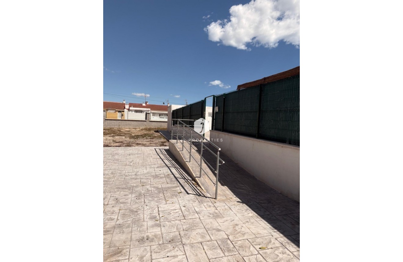 Resale - Chalet -
Torrevieja - La Siesta - El Salado - Torreta