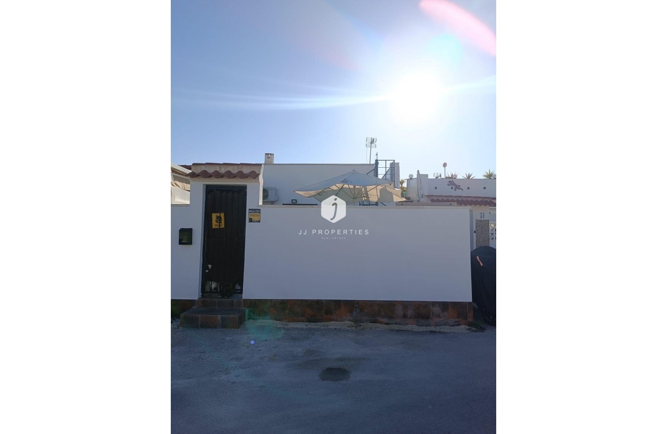 Resale - Chalet -
Torrevieja - La Siesta - El Salado - Torreta