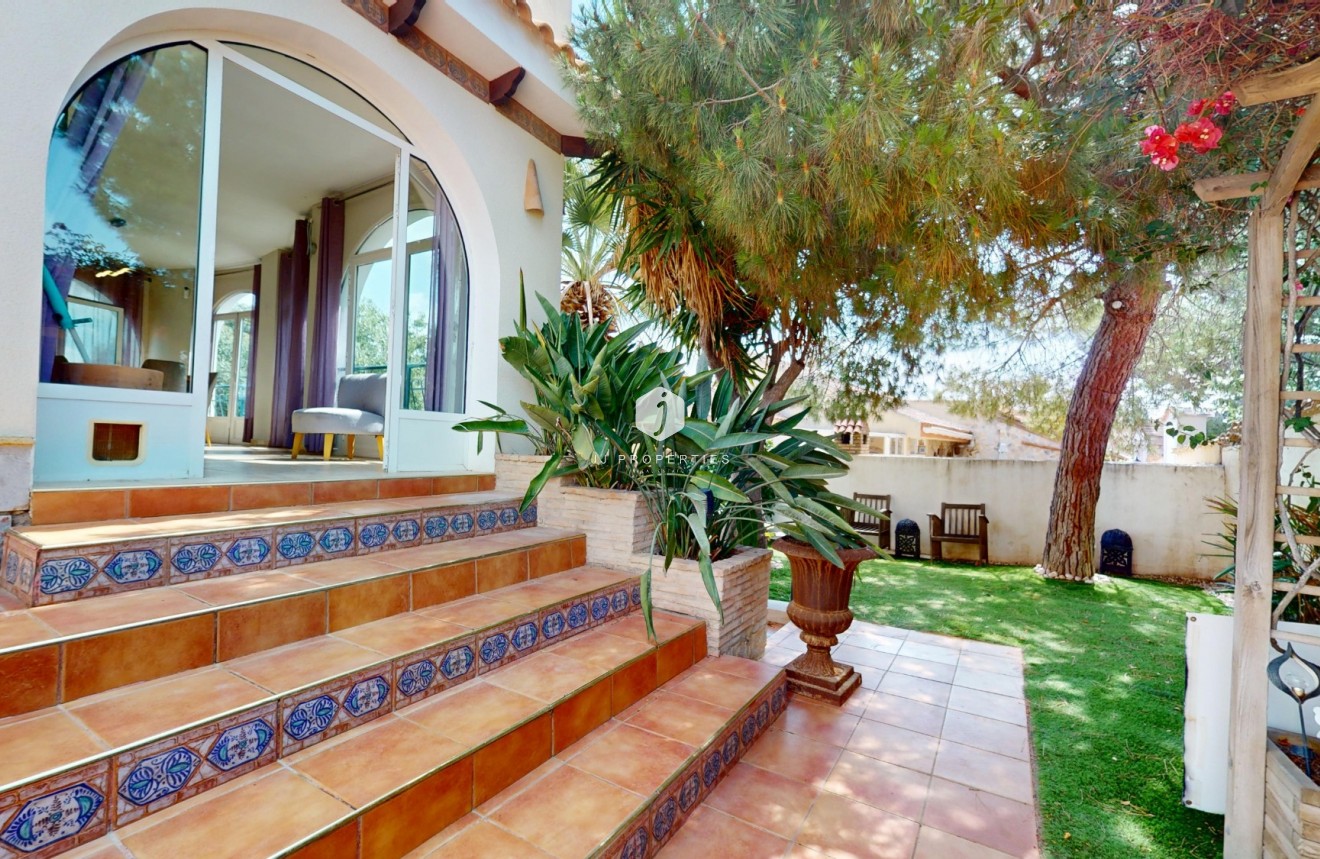 Segunda mano - Villa -
Orihuela Costa - Costa Blanca