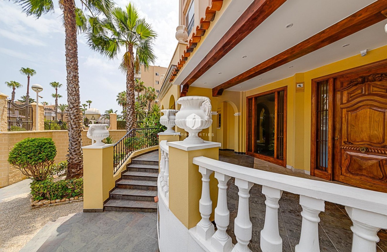 D'occasion - Appartement -
Torrevieja - Playa de los Locos