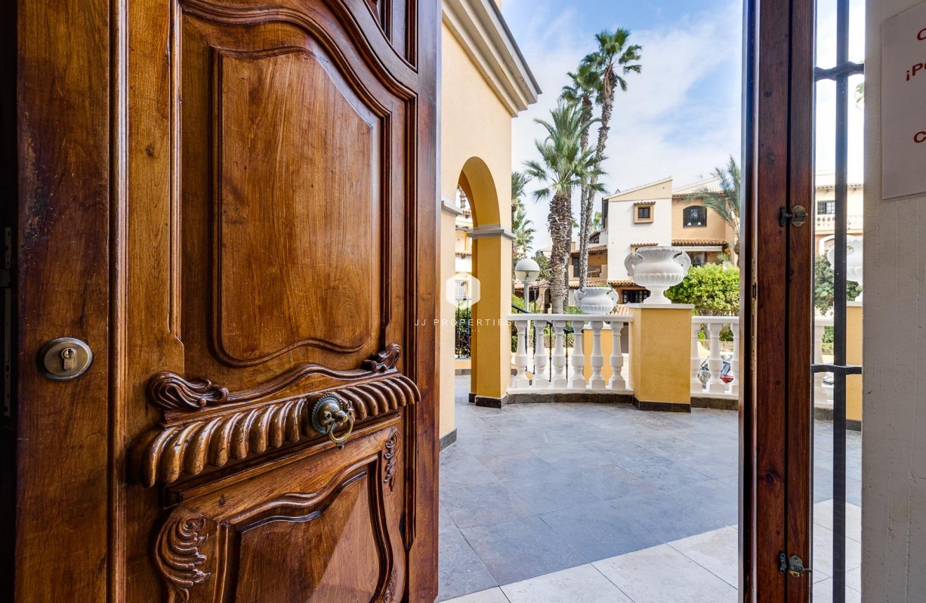 D'occasion - Appartement -
Torrevieja - Playa de los Locos