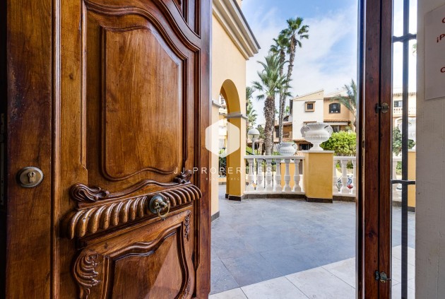 D'occasion - Appartement -
Torrevieja - Playa de los Locos