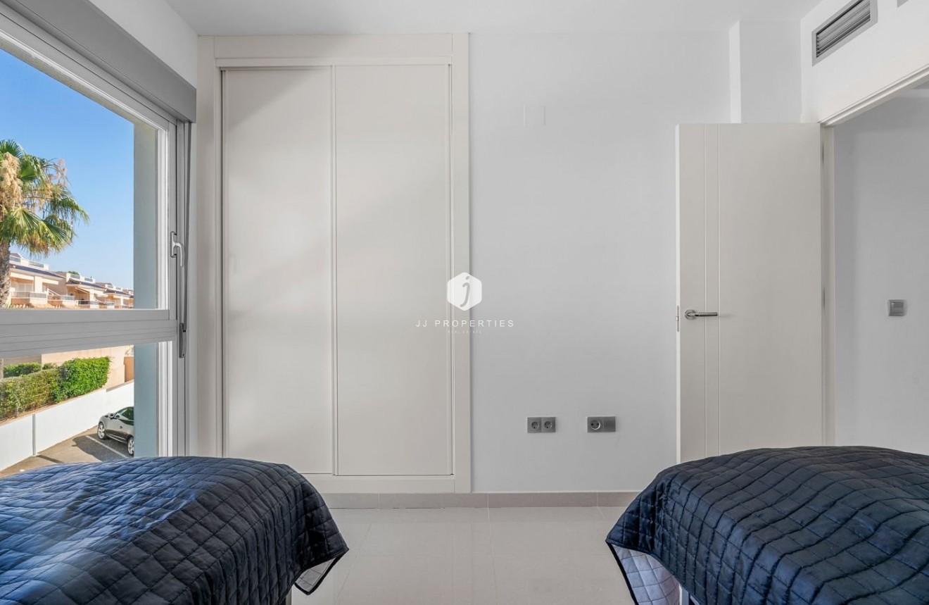 Segunda mano - Bungalow -
Punta Prima - Costa Blanca