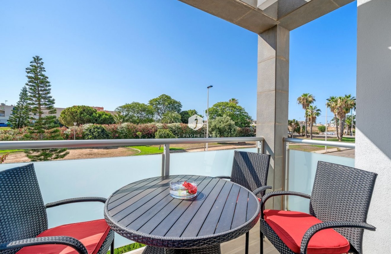 Segunda mano - Bungalow -
Punta Prima - Costa Blanca