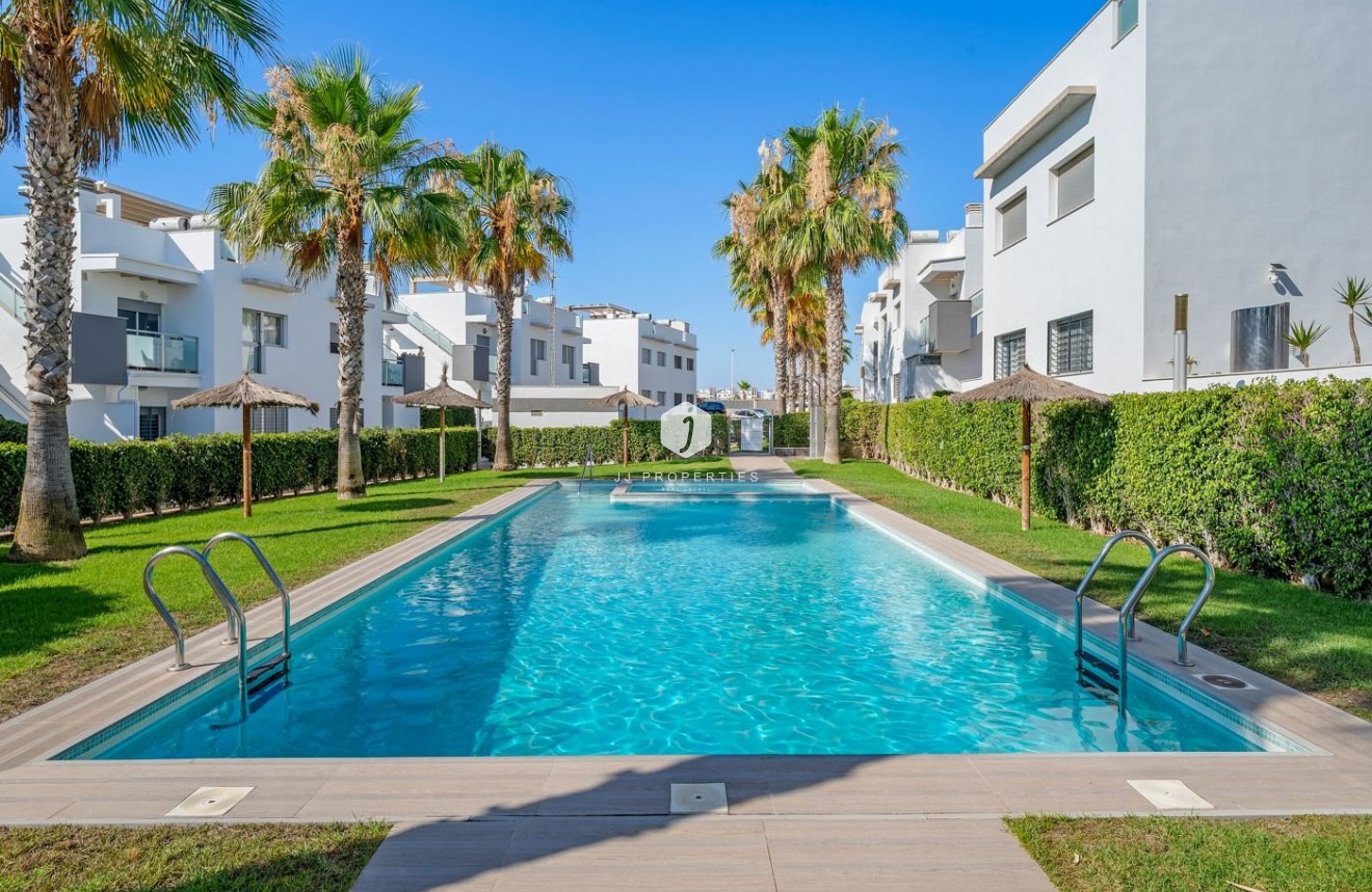 Segunda mano - Bungalow -
Punta Prima - Costa Blanca