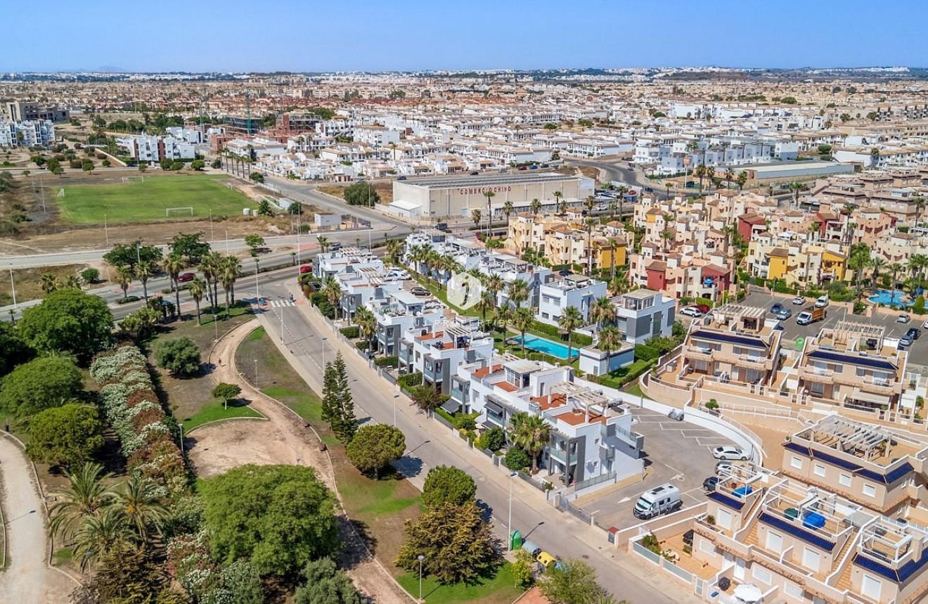 Segunda mano - Bungalow -
Punta Prima - Costa Blanca