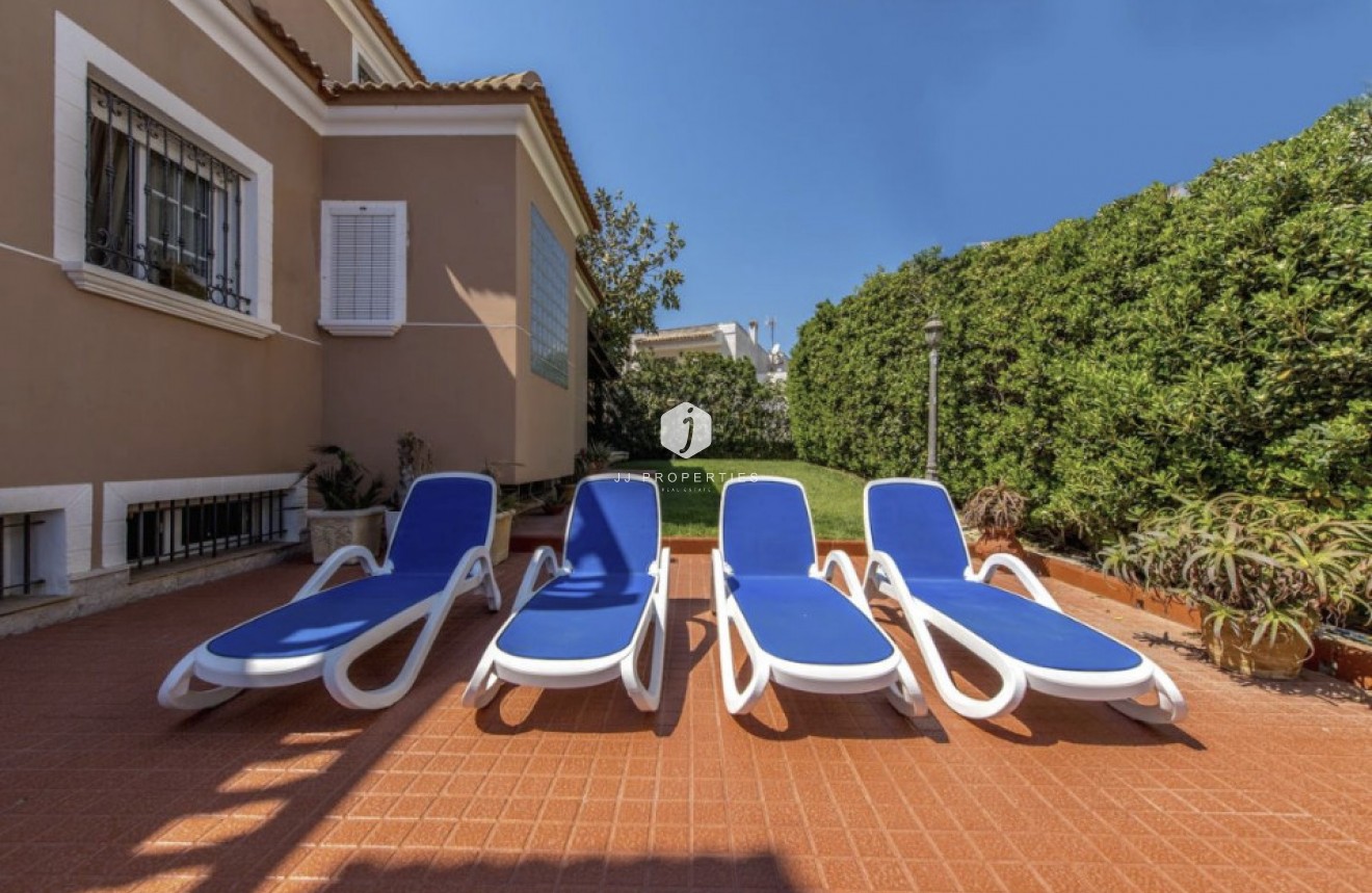 Segunda mano - Villa -
La Mata - Costa Blanca