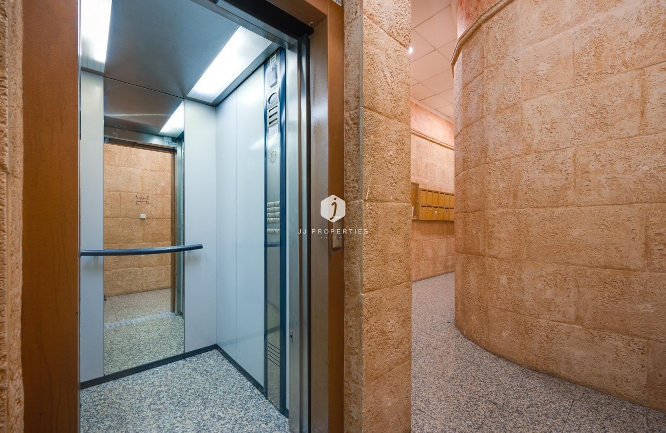 Segunda mano - Ático -
Torrevieja - Centro