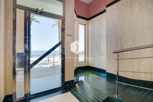 Segunda mano - Apartamento / piso -
Torrevieja - Paseo maritimo