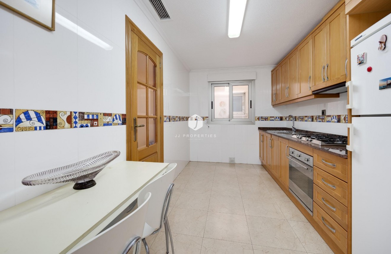 Segunda mano - Apartamento / piso -
Torrevieja - Paseo maritimo