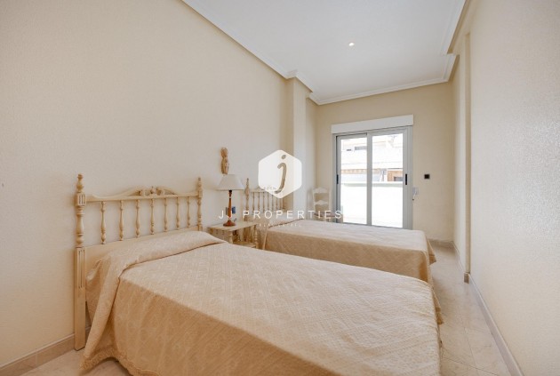 Segunda mano - Apartamento / piso -
Torrevieja - Paseo maritimo