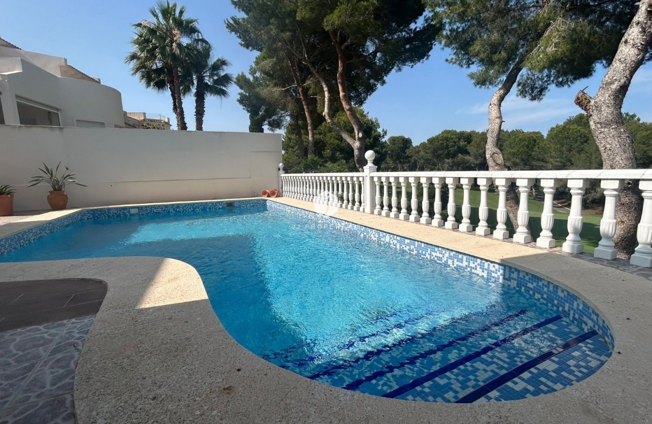 Aus zweiter Hand - Villa -
Orihuela Costa - Costa Blanca