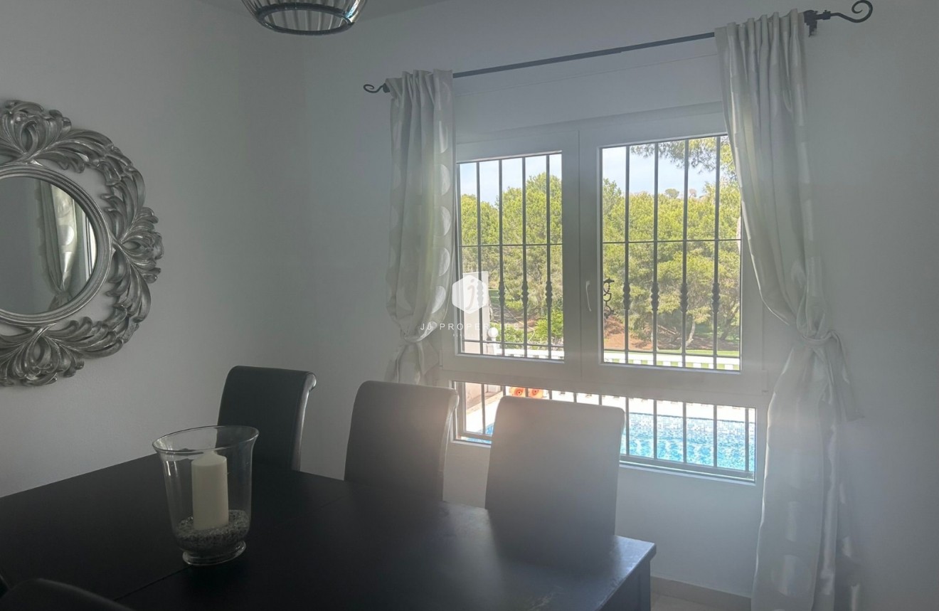 Aus zweiter Hand - Villa -
Orihuela Costa - Costa Blanca