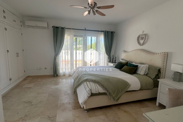 Aus zweiter Hand - Villa -
Orihuela Costa - Costa Blanca