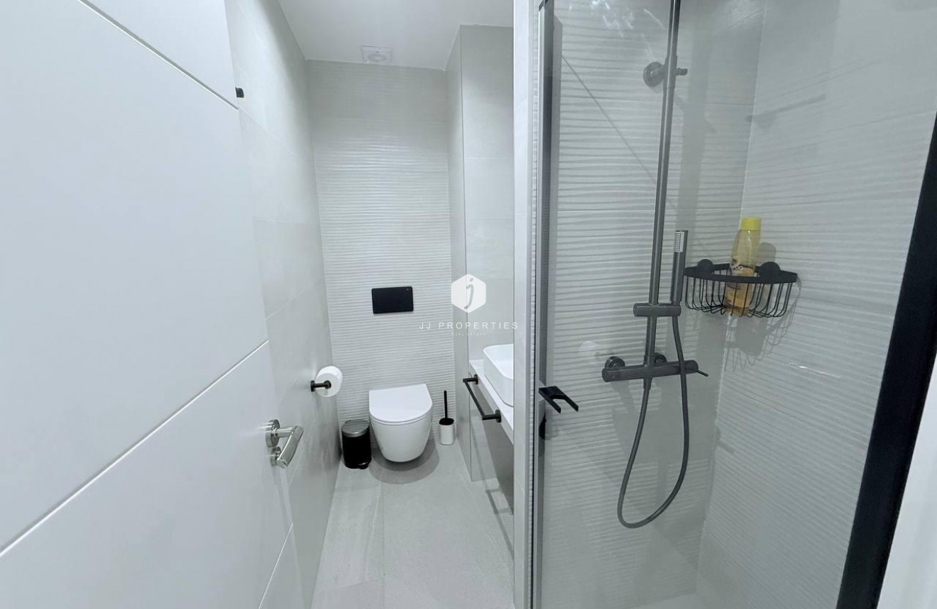 Segunda mano - Apartamento / piso -
Torrevieja - La Mata