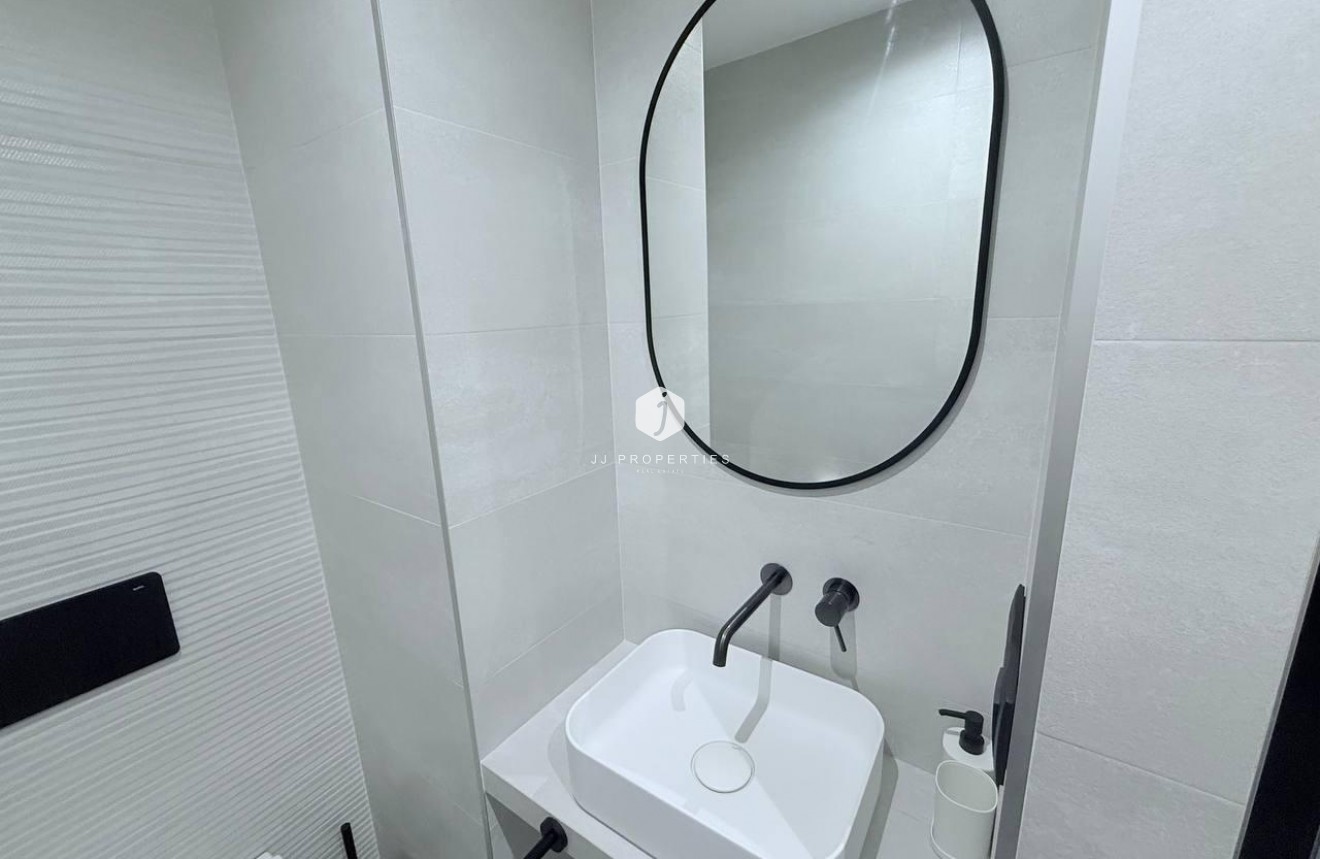 Segunda mano - Apartamento / piso -
Torrevieja - La Mata