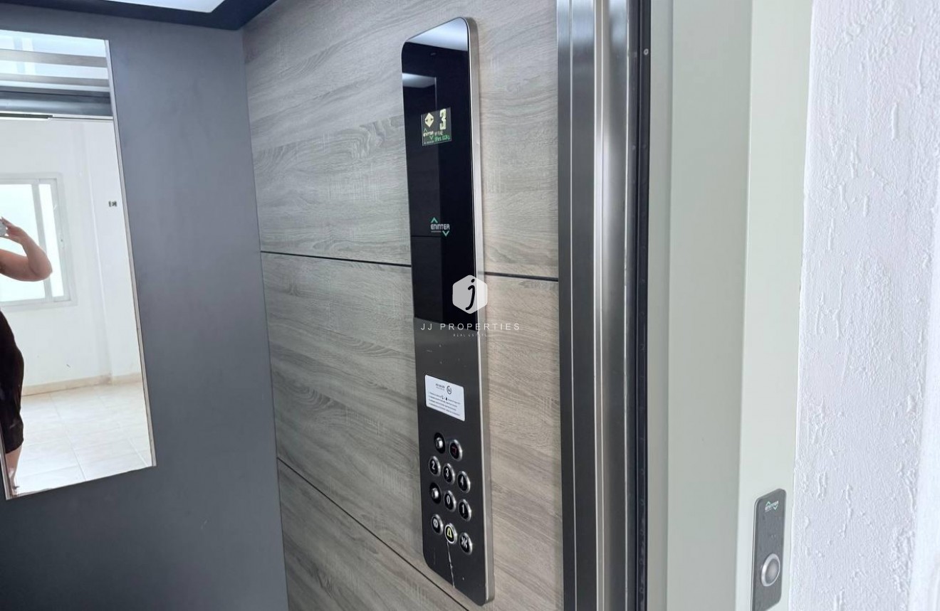 Segunda mano - Apartamento / piso -
Torrevieja - La Mata