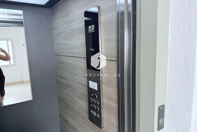 Segunda mano - Apartamento / piso -
Torrevieja - La Mata