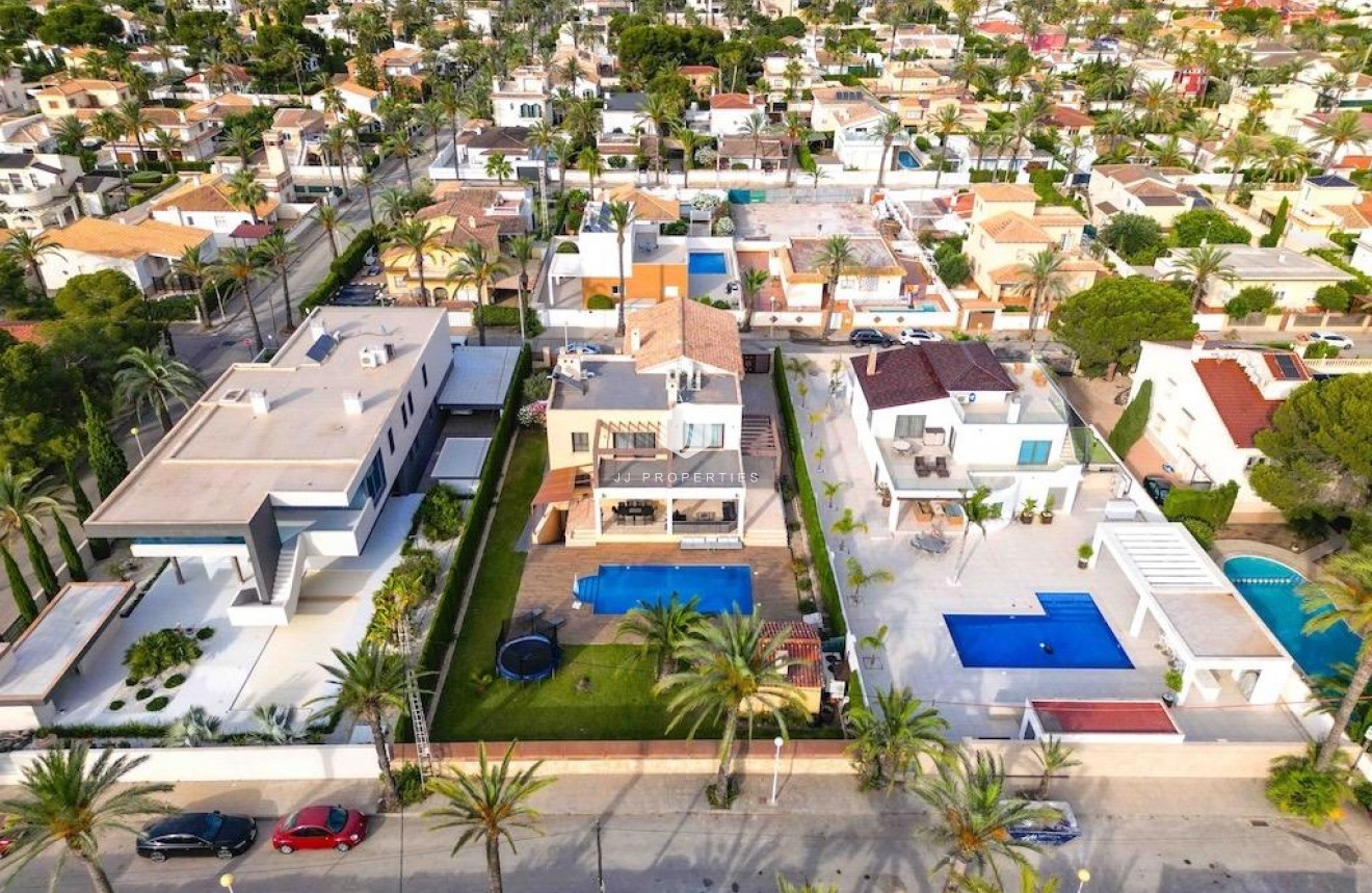 D'occasion - Villa -
Cabo Roig - Costa Blanca