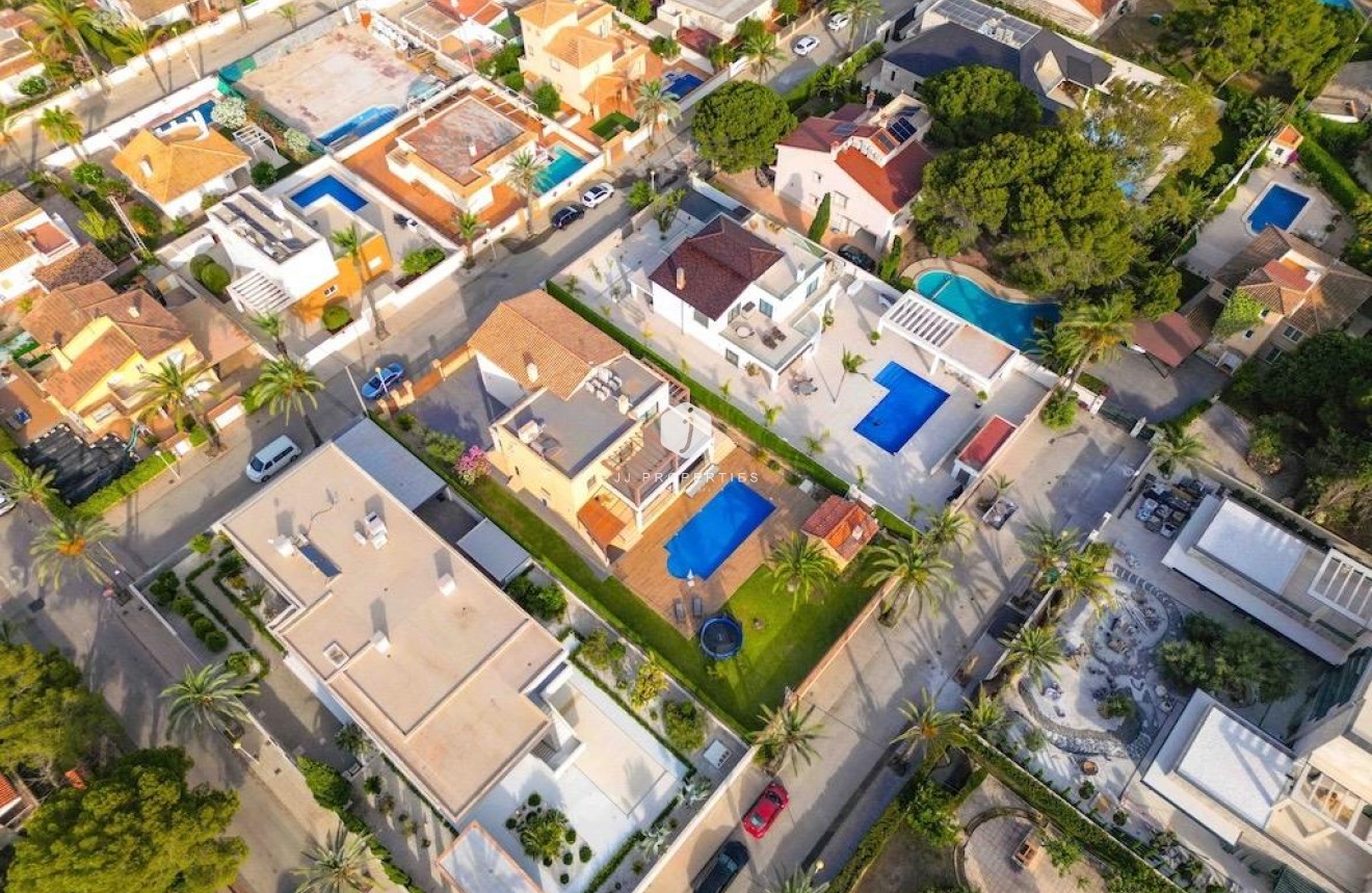 D'occasion - Villa -
Cabo Roig - Costa Blanca