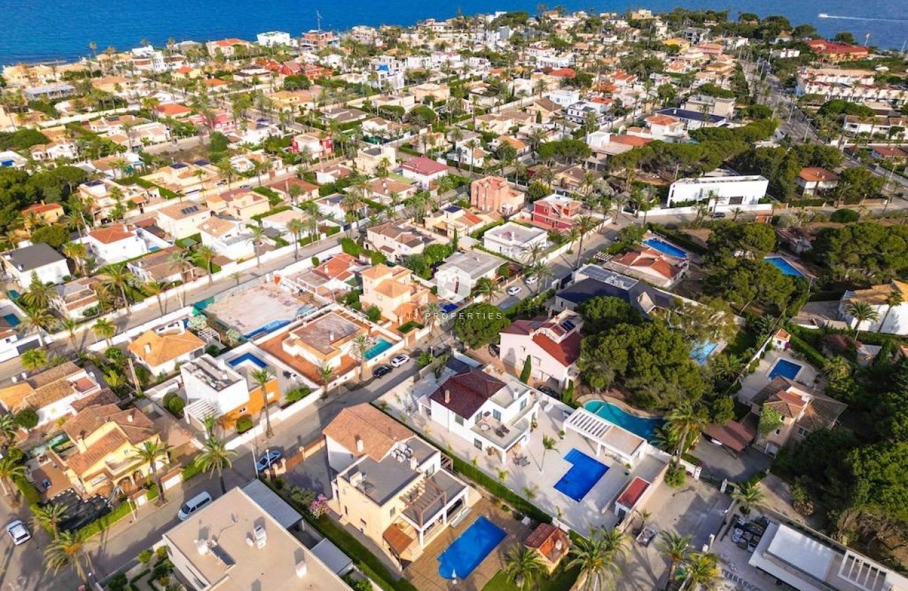 D'occasion - Villa -
Cabo Roig - Costa Blanca