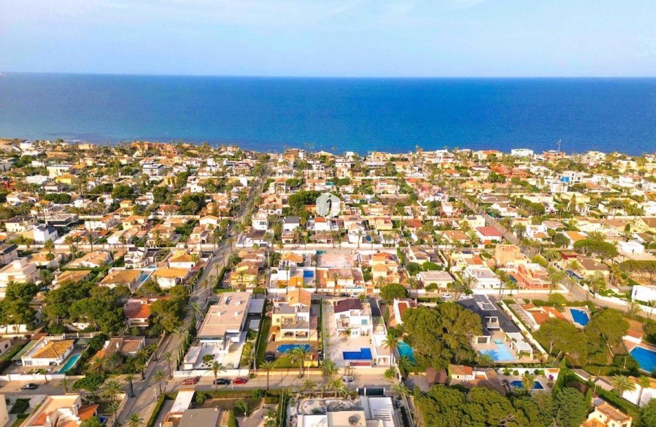 D'occasion - Villa -
Cabo Roig - Costa Blanca