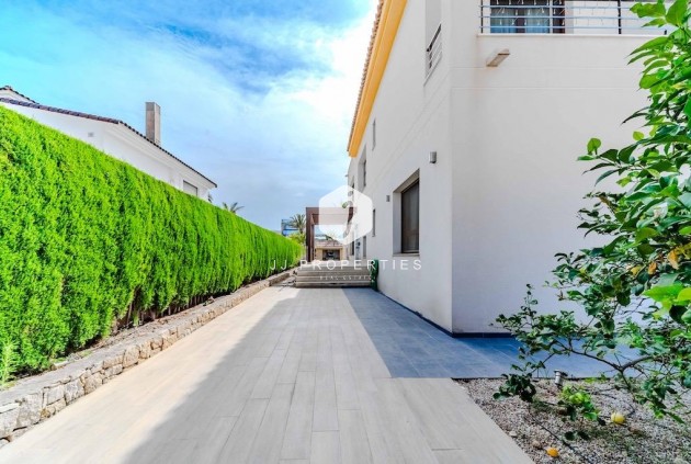 D'occasion - Villa -
Cabo Roig - Costa Blanca