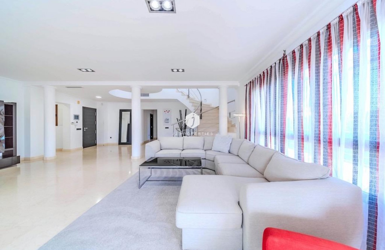 D'occasion - Villa -
Cabo Roig - Costa Blanca