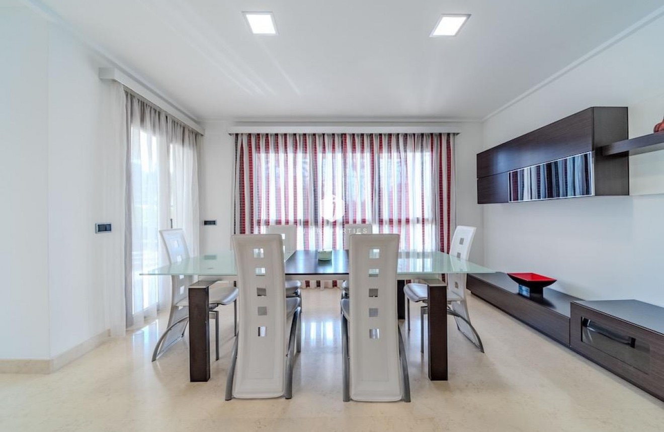 D'occasion - Villa -
Cabo Roig - Costa Blanca