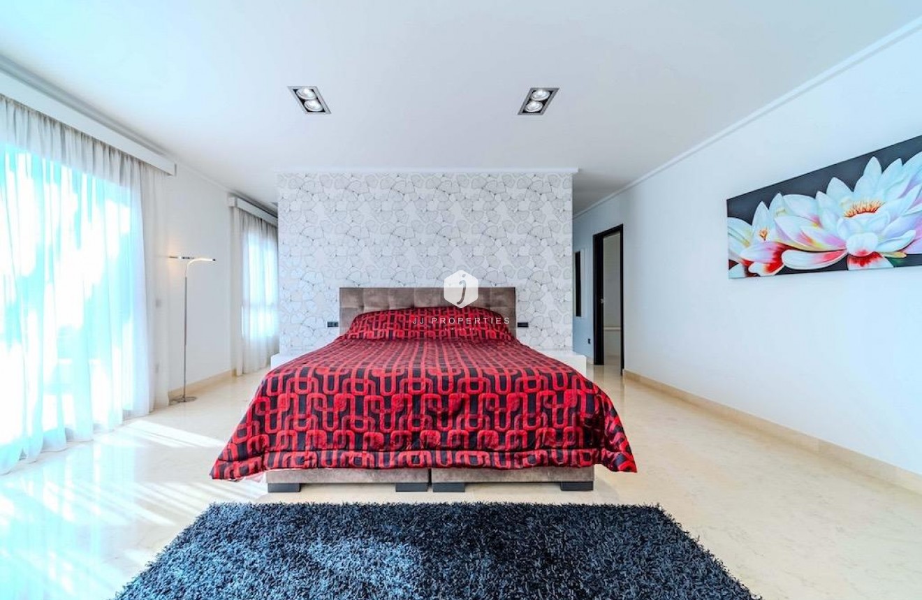 D'occasion - Villa -
Cabo Roig - Costa Blanca