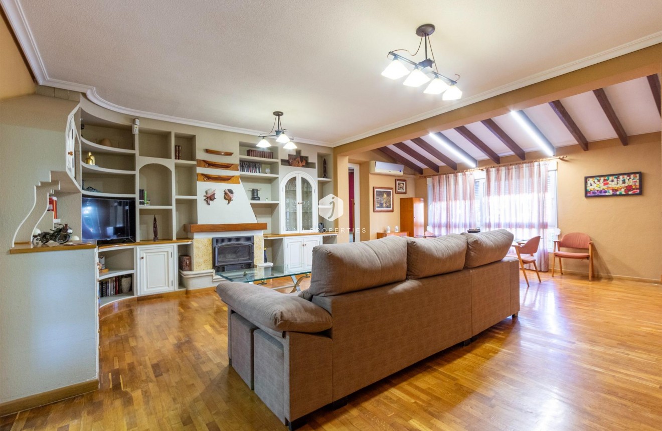 Segunda mano - Villa -
Torrevieja - Los Balcones