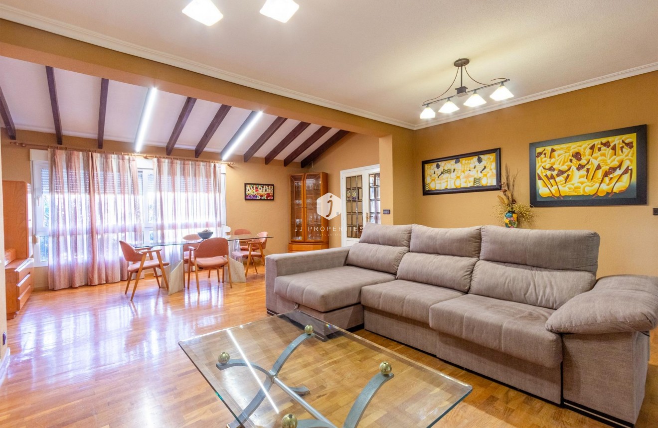 Segunda mano - Villa -
Torrevieja - Los Balcones