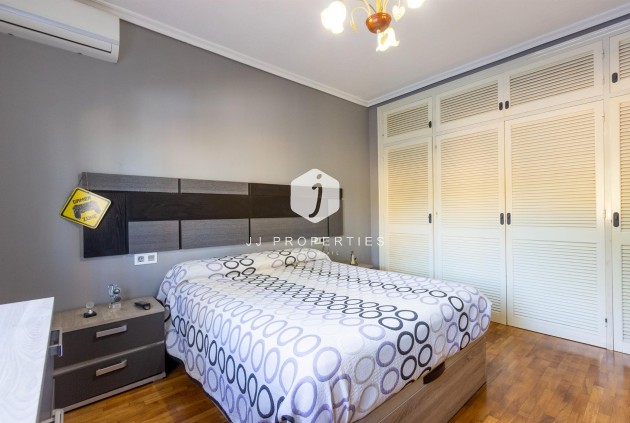 Segunda mano - Villa -
Torrevieja - Los Balcones