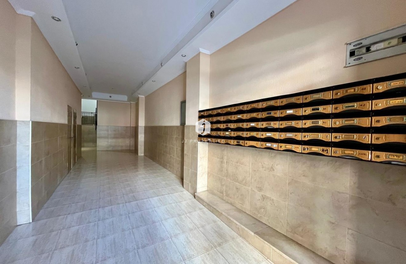 D'occasion - Appartement -
Torrevieja - Costa Blanca