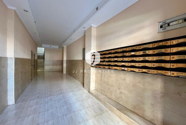 D'occasion - Appartement -
Torrevieja - Costa Blanca