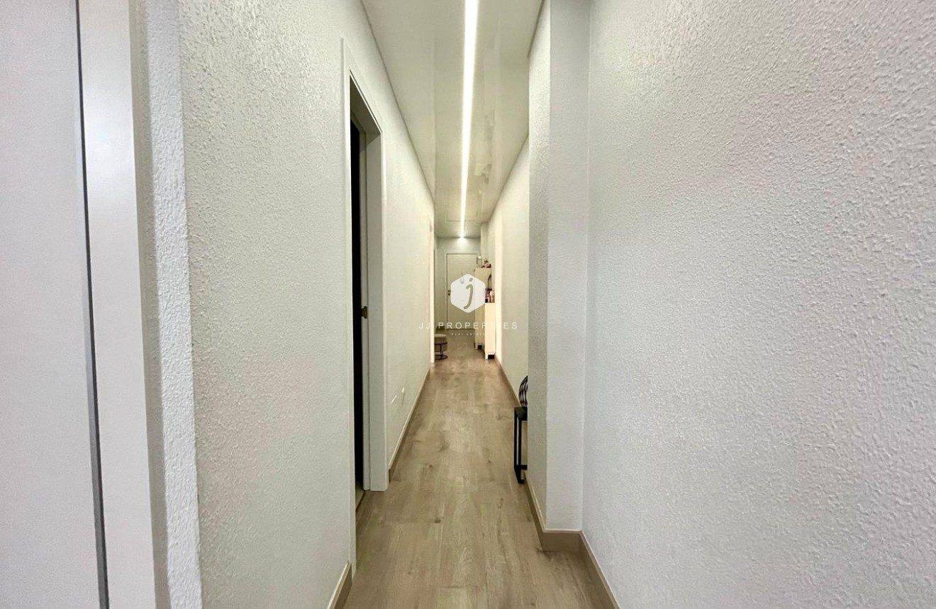 D'occasion - Appartement -
Torrevieja - Costa Blanca