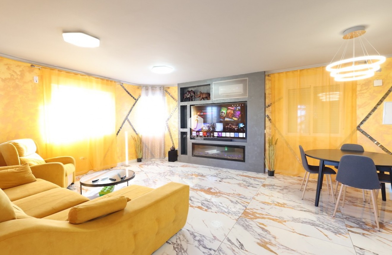 Segunda mano - Villa -
San Miguel de Salinas - Inland