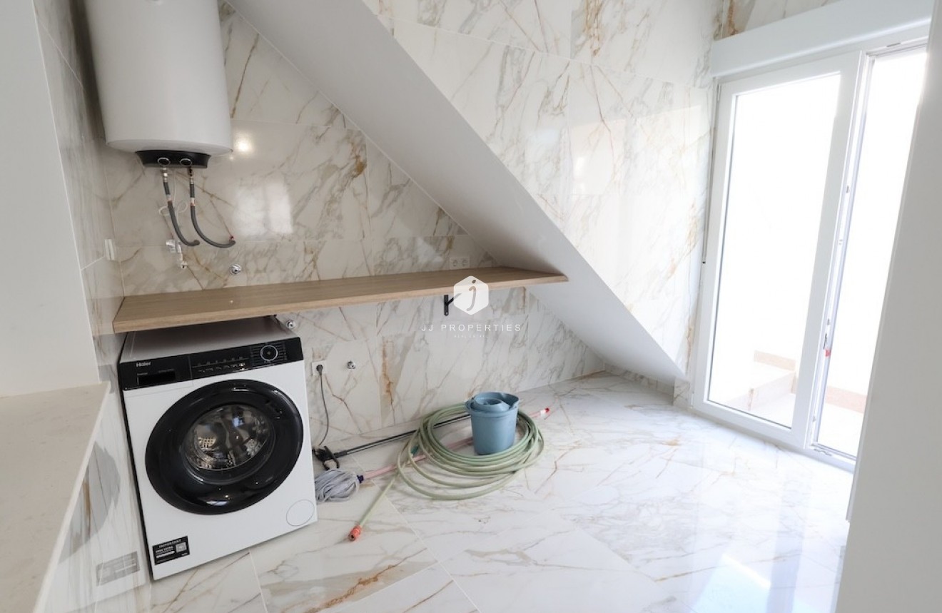 Resale - Chalet -
El Chaparral - Inland