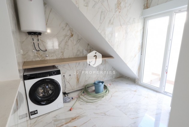 Resale - Chalet -
El Chaparral - Inland