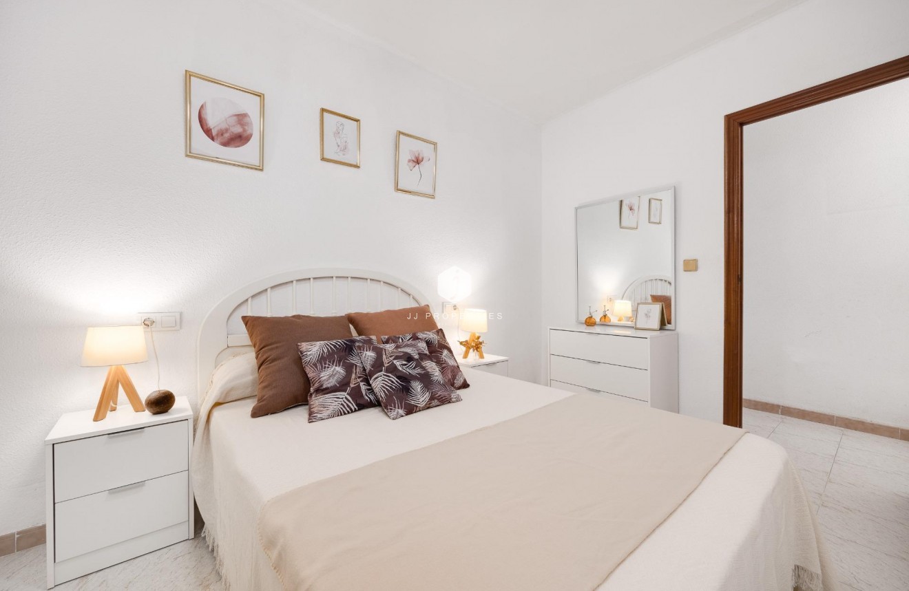 Segunda mano - Apartamento / piso -
Torrevieja - Estacion de autobuses