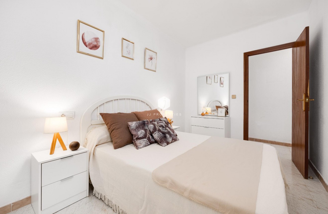 Segunda mano - Apartamento / piso -
Torrevieja - Estacion de autobuses