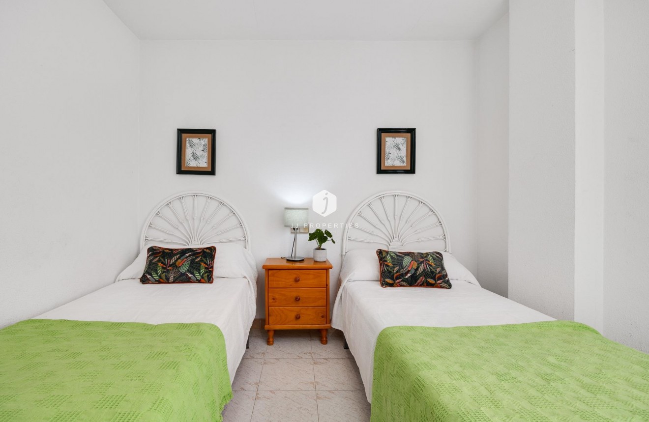 Segunda mano - Apartamento / piso -
Torrevieja - Estacion de autobuses