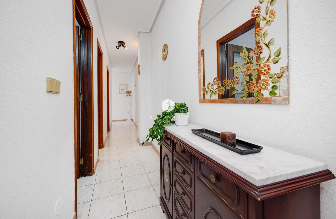 Segunda mano - Apartamento / piso -
Torrevieja - Estacion de autobuses