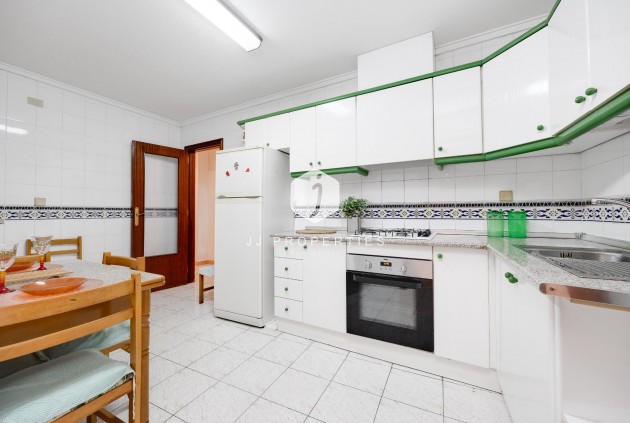 Segunda mano - Apartamento / piso -
Torrevieja - Estacion de autobuses