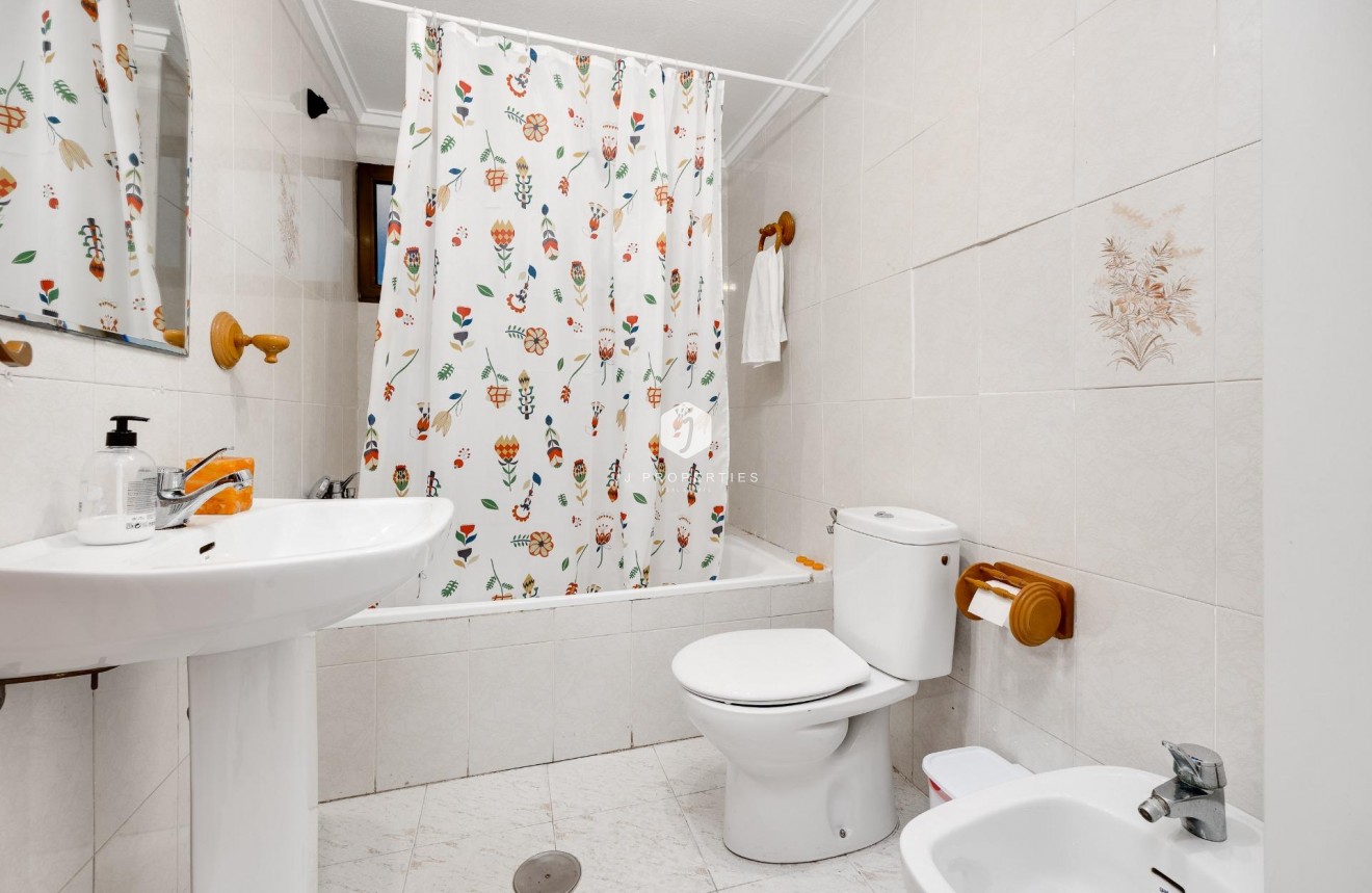 Segunda mano - Apartamento / piso -
Torrevieja - Estacion de autobuses