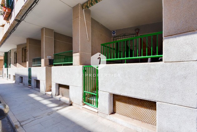 Segunda mano - Apartamento / piso -
Torrevieja - Estacion de autobuses